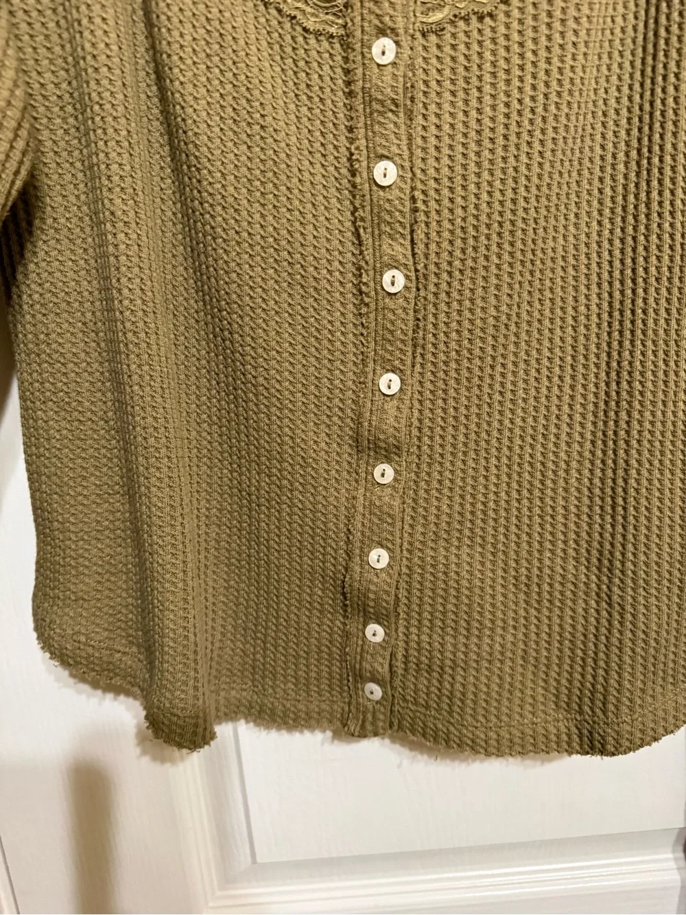 H215 NWT Free People XL pp18-24 Olive Green Lace-Trim Button-Up Waffle Knit Top - Picture 4 of 10